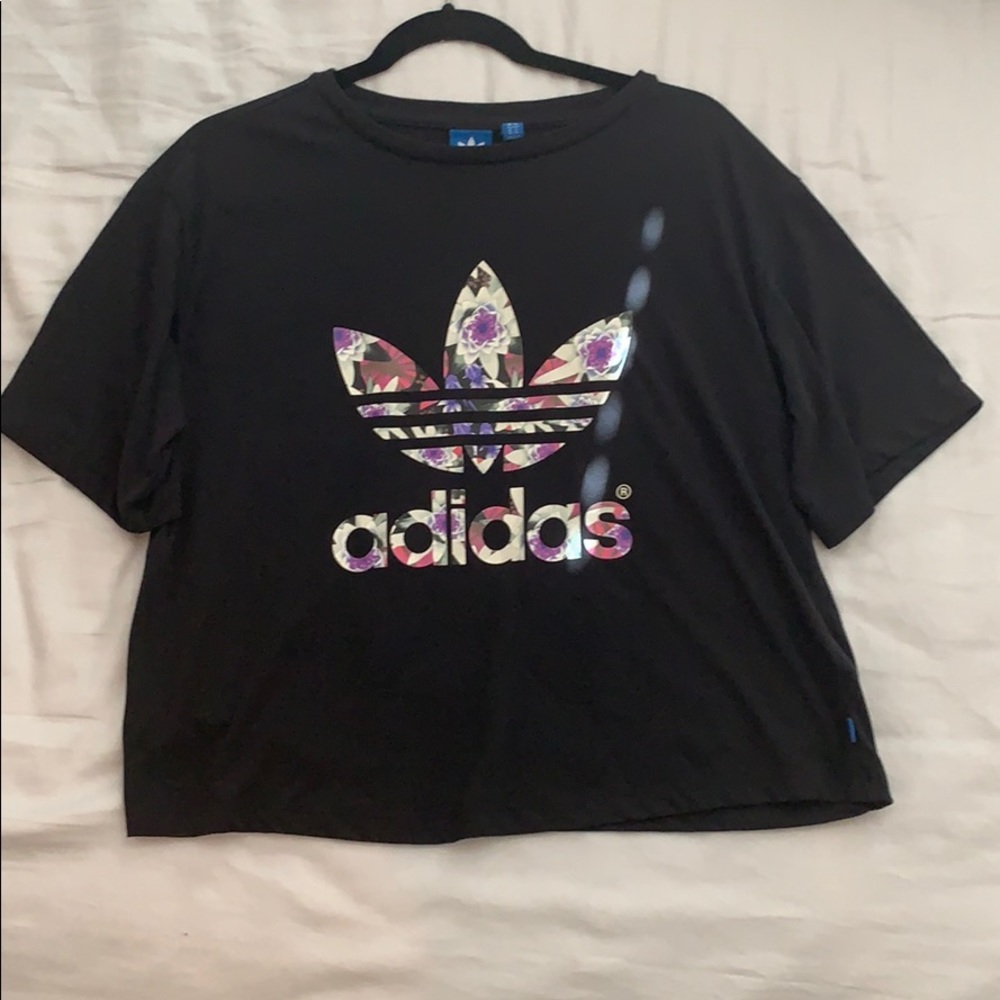 Black adidas trefoil tee never worn